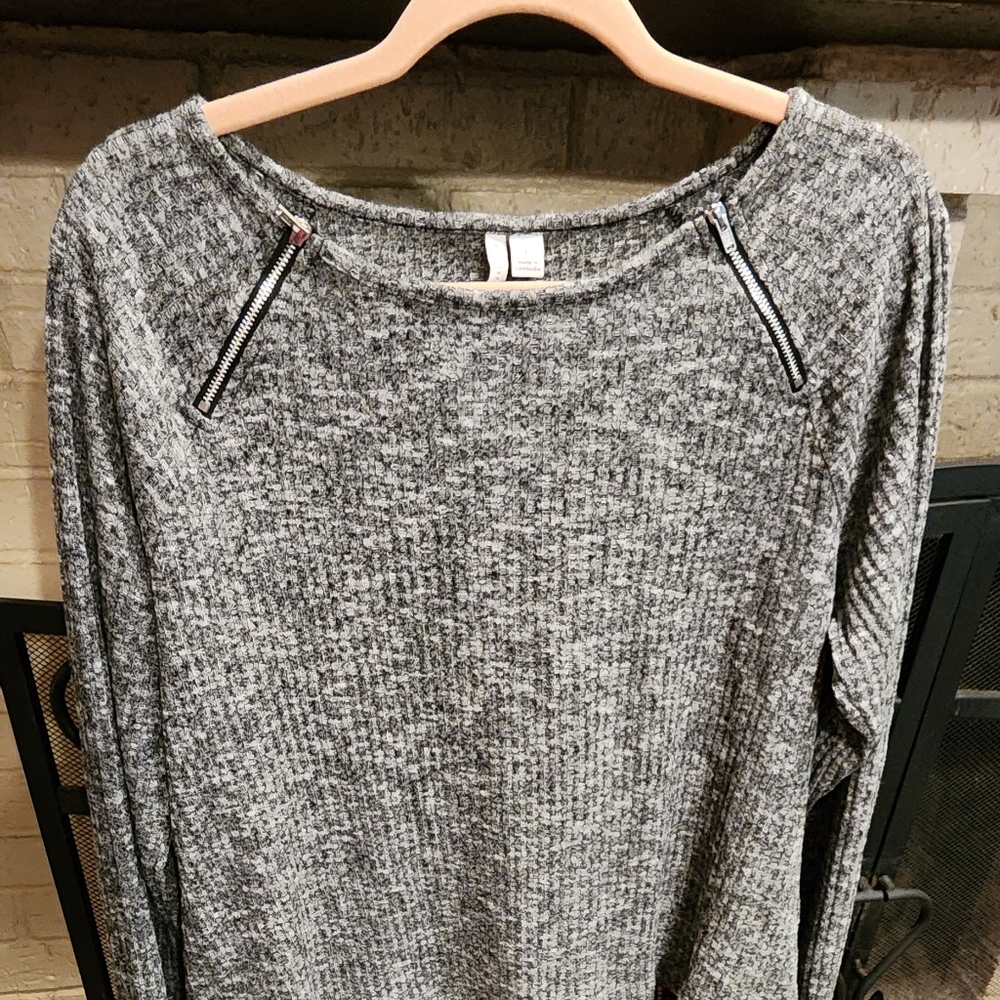 Large gray top